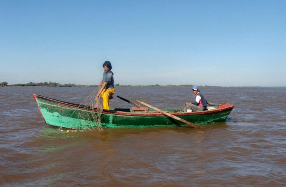 Corrientes extiende la veda de pesca mientras que en el Chaco habilitan a los malloneros