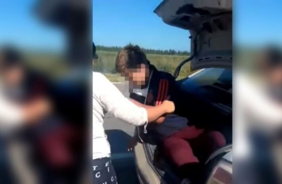 Escondió a su hijo en el baúl de un remís para burlar los controles por la cuarentena