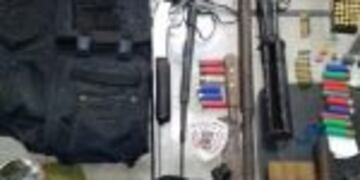 Encontraron un arsenal en un domicilio.