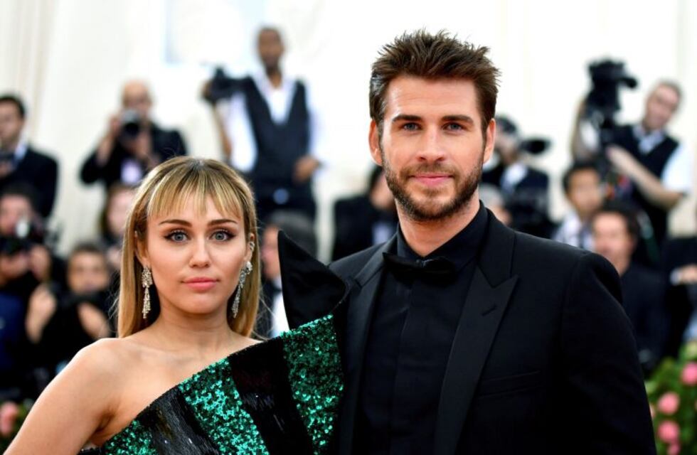 Miley Cyrus, a los besos con una amiga en Italia tras su ruptura con Liam Hemsworth