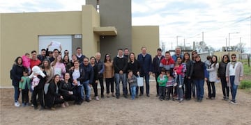 Entrega de llaves por parte del intendente Pedro Dellarossa\u002E