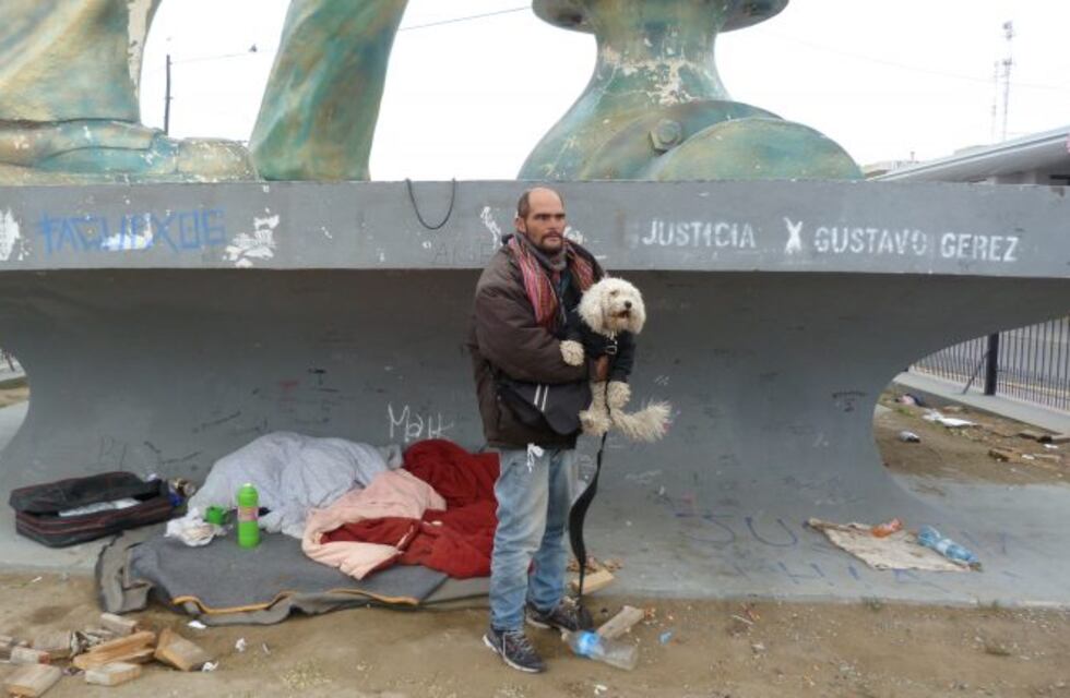 Un hombre que vive debajo del Gorosito pide alojamiento