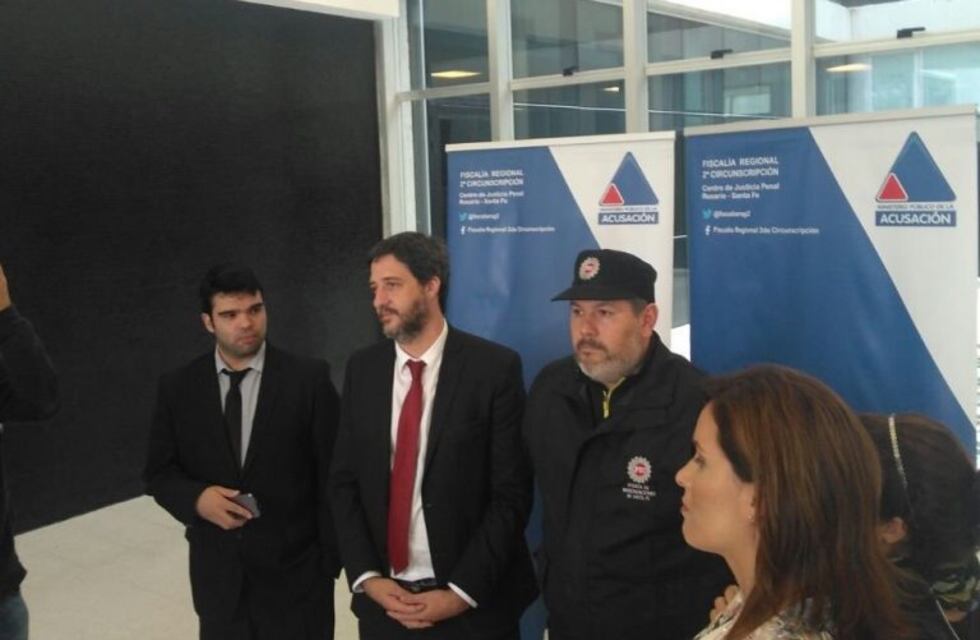 Fiscales rosarinos denuncian provocaciones de la defensa de René Ungaro