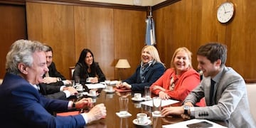 Bertone reunida con AFIP