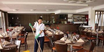 Los gastronómicos sostienen que no tienen movilidad para regresar a sus hogares luego de las 23\u002E30\u002E