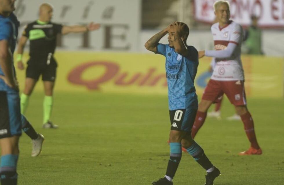 La increíble triple chance que se perdió Belgrano para abrir el marcador