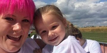 Valerie Hawkett, de 33 años, y su hija Tega, de 4\u002E