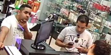 Las tarjetas y dinero secuestrado durante los allanamientos\u002E