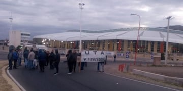 Choferes puntanos cortan la entrada a la Ediro\u002E Foto: El Diario de la República\u002E