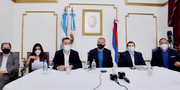 El vicegobernador, Carlos Arce, encabezó el anuncio de las medidas para el sector\u002E