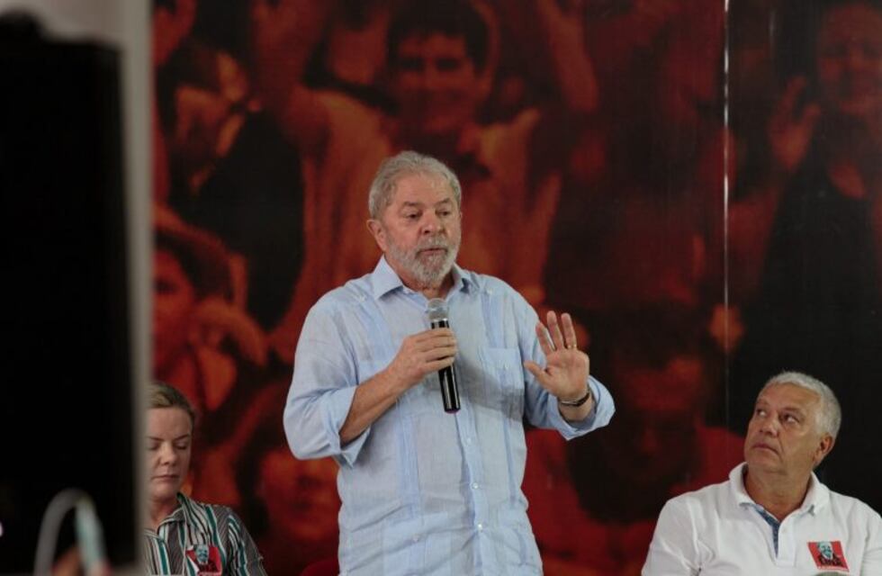 La Justicia de Brasil le prohibió a Lula salir del país