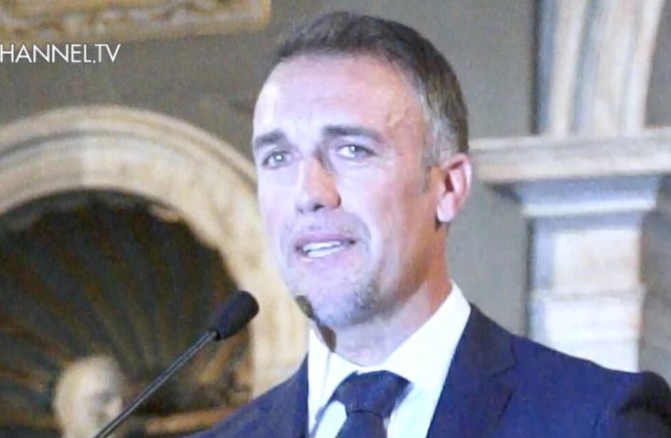 Gabriel Batistuta metió tres goles en Florencia y rompió en llanto