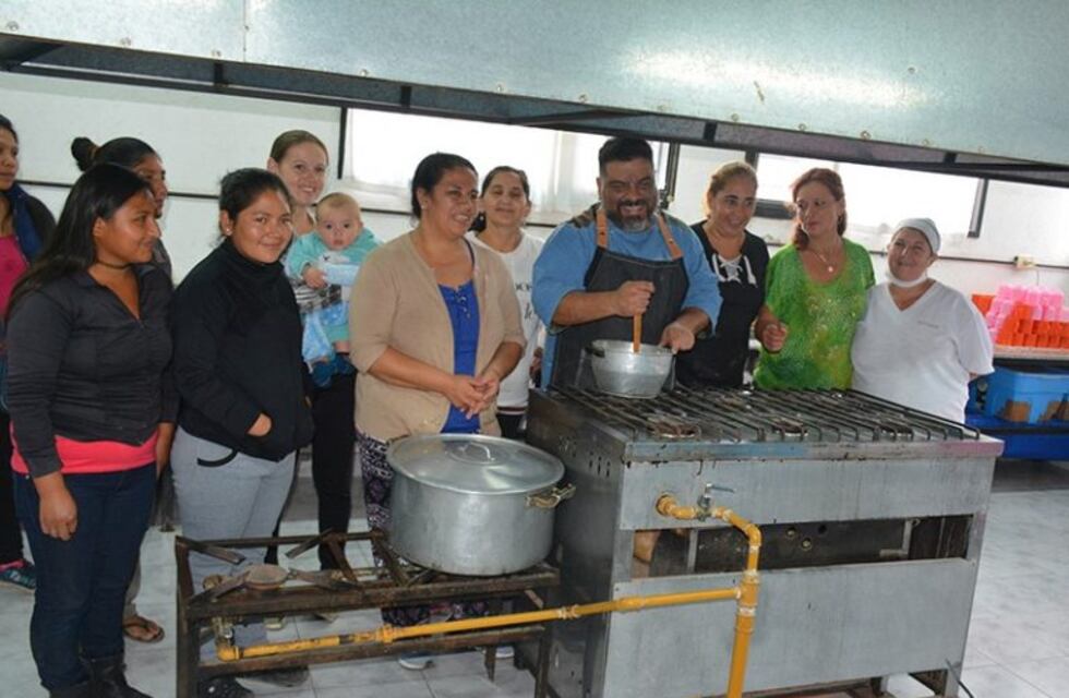 Primera jornada de cocina solidaria del 2018 en Escuela Patagónica