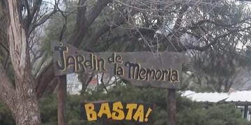 Vandalismo en la plaza principal de Capilla del Monte\u002E (Foto: Facebook / Municipalidad de Capilla del Monte)\u002E