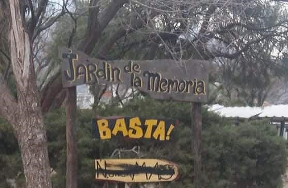 Masivo repudio tras actos vandálicos en la plaza principal de Capilla del Monte