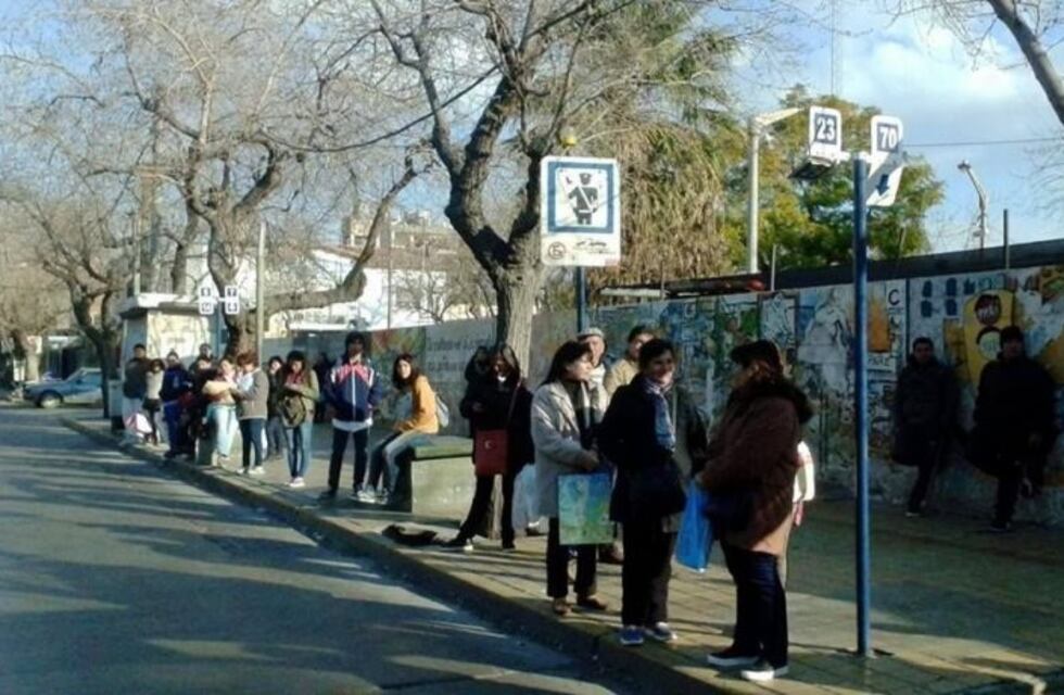 San Juan: sin bancos y con demoras en los colectivos por el paro