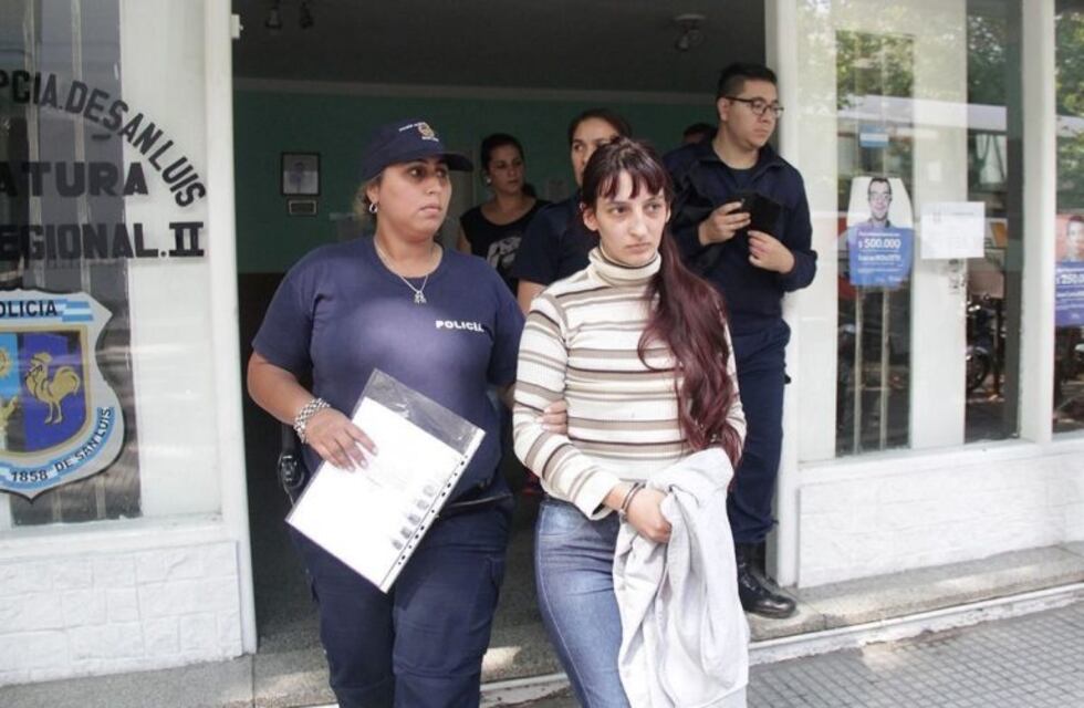 Asesinó a su hijo, le dieron domiciliaria y se fue a bailar