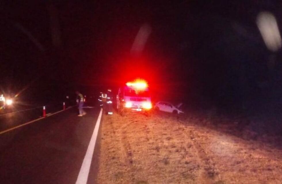 Dos autos se rozaron de frente cerca de Lonquimay y terminaron en la banquina