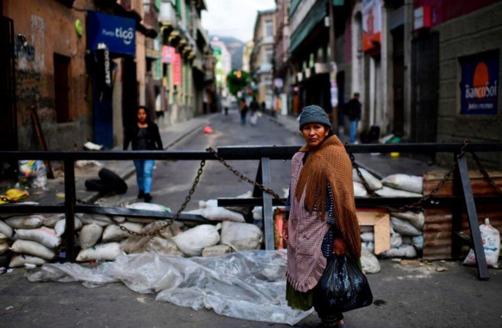 Crisis en Bolivia: La Paz lleva una semana paralizada con bloqueos de calles y temor a saqueos