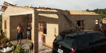 Voladura en una de las casas afectadas en Jardín América\u002E (WEB)