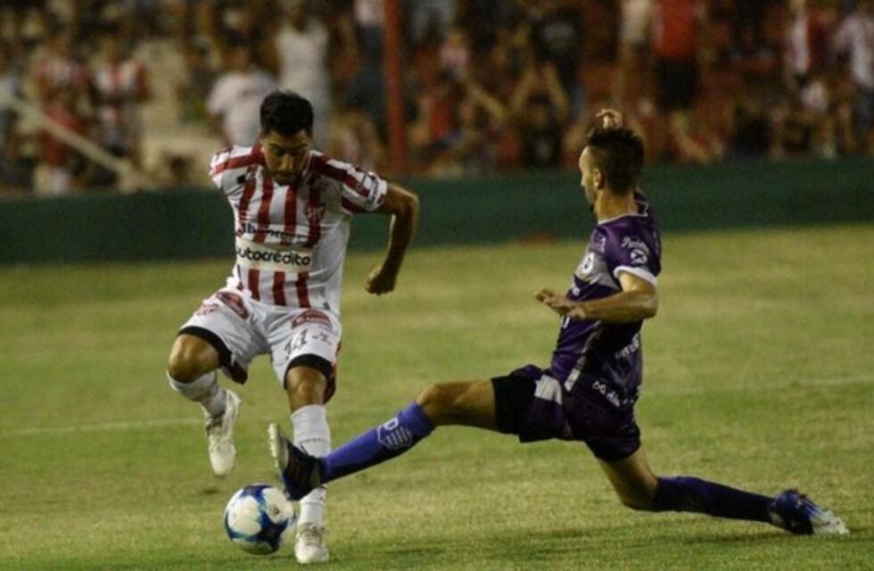 Instituto le ganó 3-2 a Riestra, de visitante