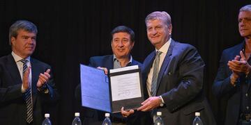 El ministro de Desarrollo Social de la Nación Daniel Arroyo junto a Ziliotto (Vía Santa Rosa)\u002E