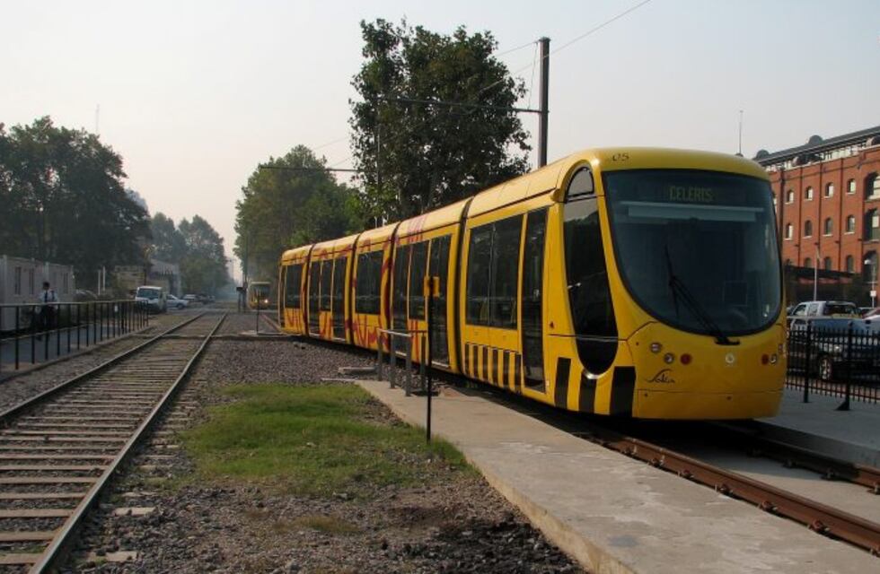 El tranvía de Puerto Madero está en plena demolición por el Paseo del Bajo