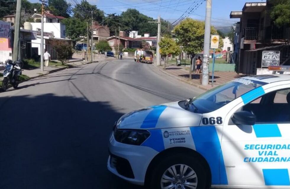 Cortaron una avenida de Río Ceballos por una pérdida de gas