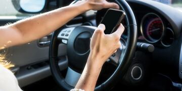 Peligrosa combinación: manejar y usar el celular\u002E