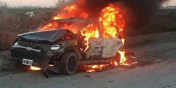 El auto fue quemado por allegados a la víctima en represalia por el ataque\u002E