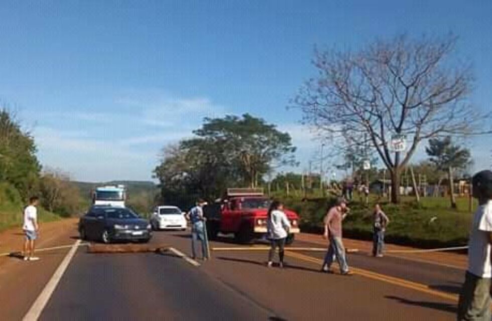 Vecinos de Delicia cortaron la Ruta 12