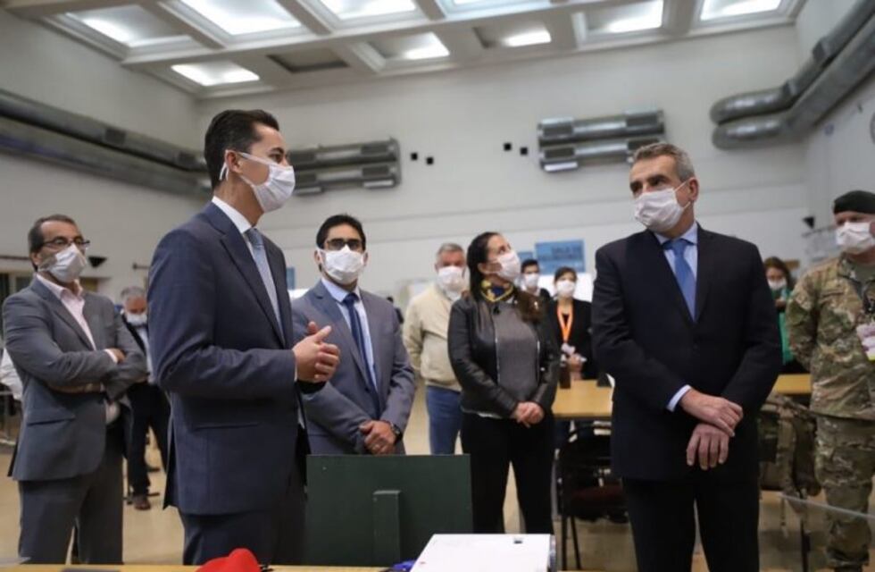 El ministro de Defensa visitó el Centro de Operaciones de Emergencias central
