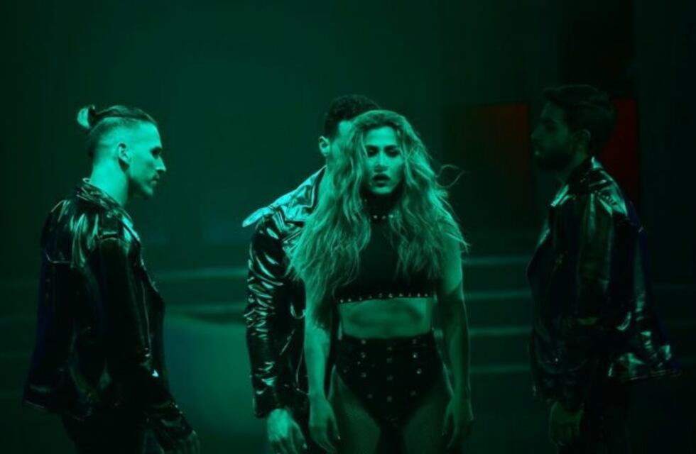 Jimena Barón alzó la bandera de "Ni una Menos" en la pista