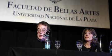 La UNLP entregó legajos reparados de víctimas de la última dictadura militar