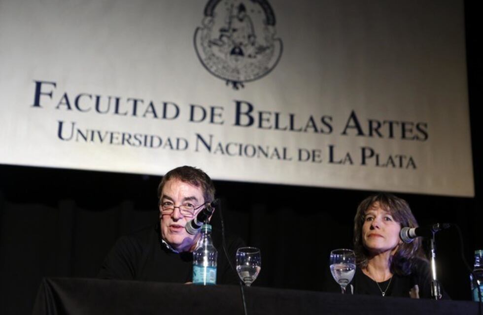 La UNLP entregó legajos reparados de víctimas de la última dictadura militar