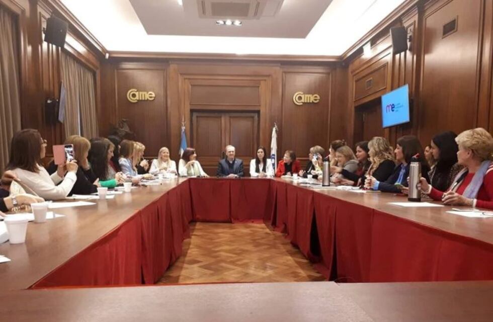 Mujeres comerciantes de Caleta Olivia participaron de congreso "Economía, Negocios y Finanzas"