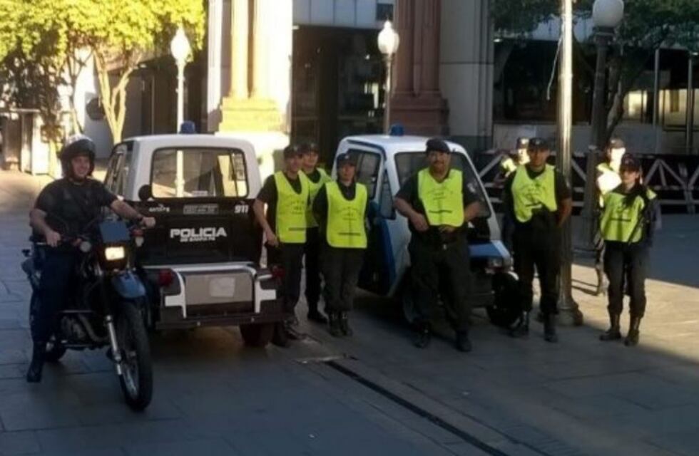 El paro municipal comienza con cien policías más para vigilar el centro