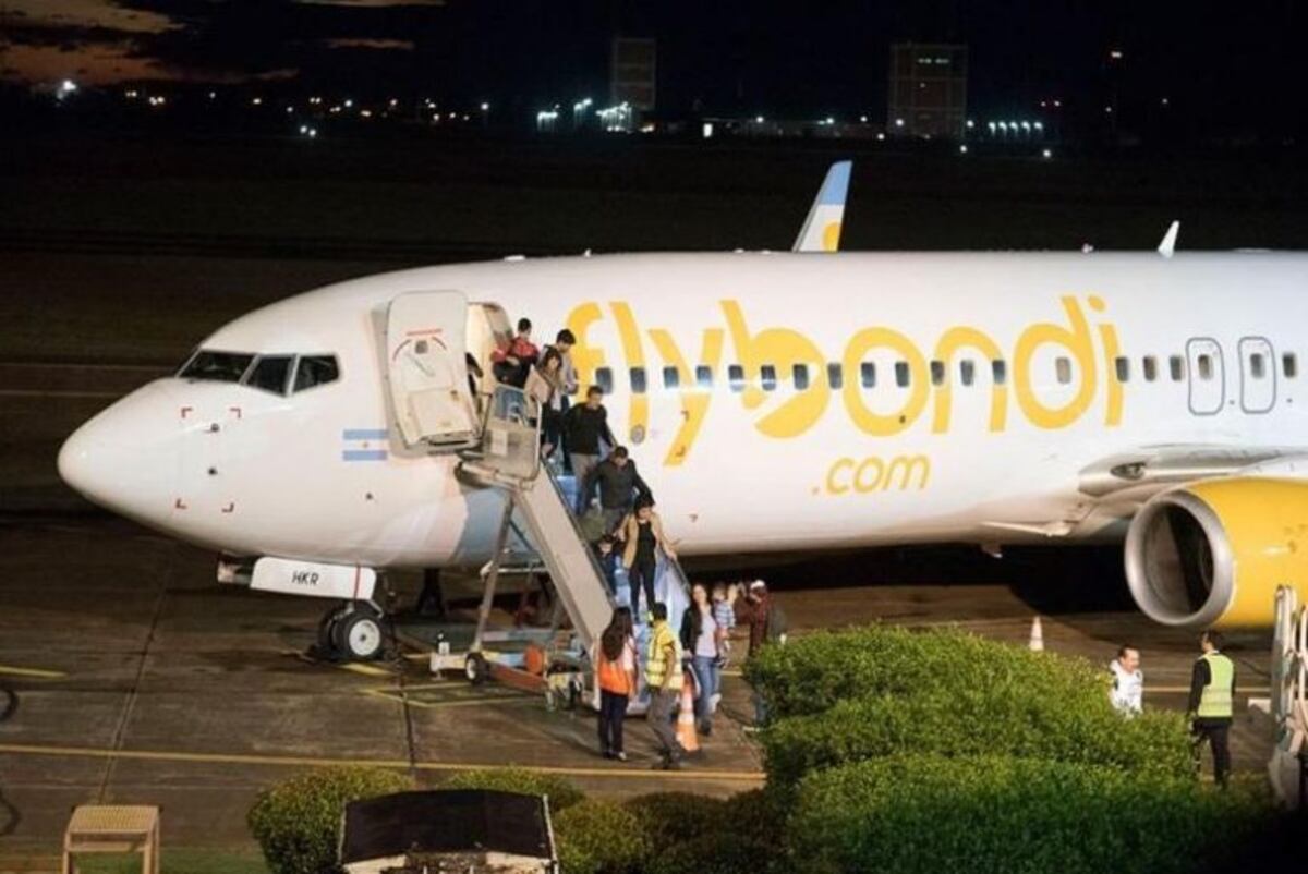 Llegó el primer vuelo de Flybondi a Posadas\u002E (Foto: El Territorio)