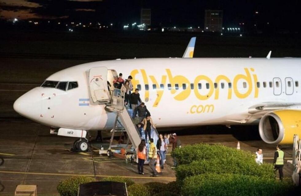 Posadas recibió el primer vuelo de Flybondi proveniente de Buenos Aires