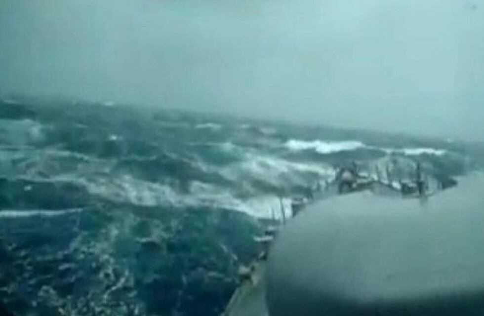 Las impresionantes olas que dificultan la búsqueda del ARA San Juan