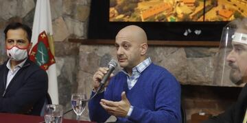 Intendente Daniel Gómez Gesteira junto al Secretario de Turismo, Deportes y Cultura Sebastián Boldrini, el Secretario de Economía y Finanzas Héctor Gilli y el Secretario de Desarrollo Urbano Ambiental Gustavo García Setti