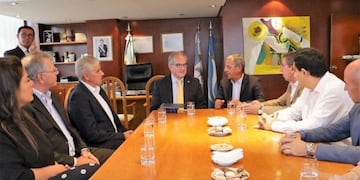 Quiroga juntó a Mertens y varios miembros del gabinete municipal\u002E