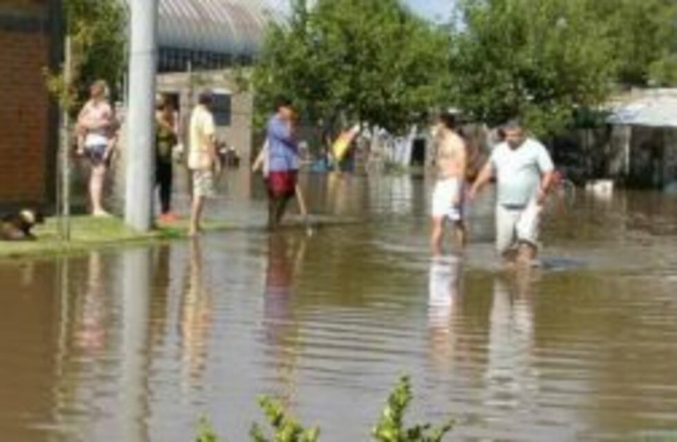 Evacuaron cuatro familias en Jovita tras un fuerte temporal