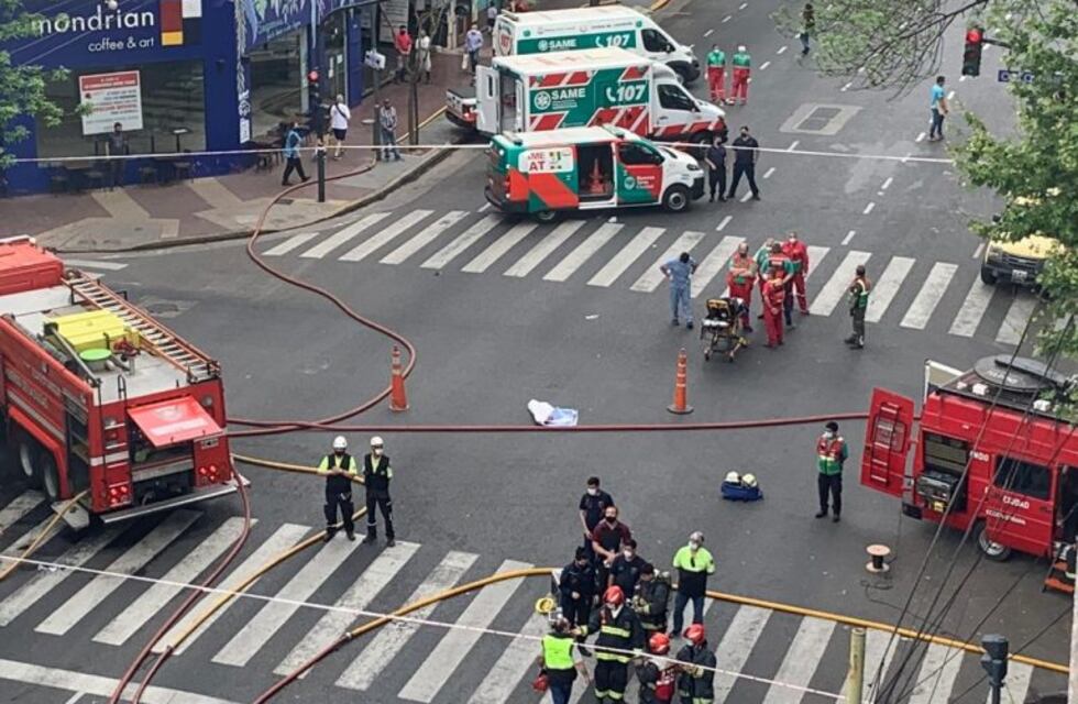 Boedo: se incendió un local en avenida San Juan y evacuaron las casas linderas