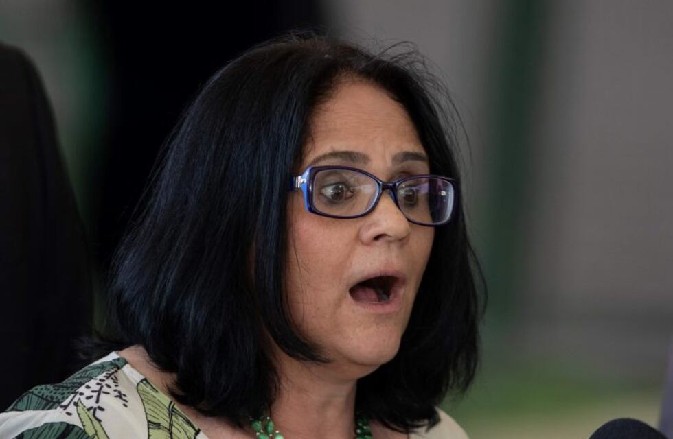 Polémica: la ministra de la Mujer de Brasil dijo que en la Amazonía las niñas son violadas "porque no usan calzones"