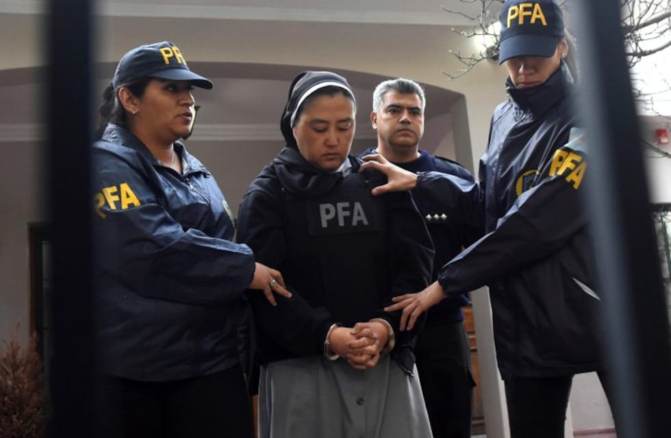 Un cura defendió a la monja Kumiko en misa y los fieles se pararon y se fueron
