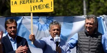 Rodolfo Suarez, Alfredo Cornejo y Mauricio Macri\u002E