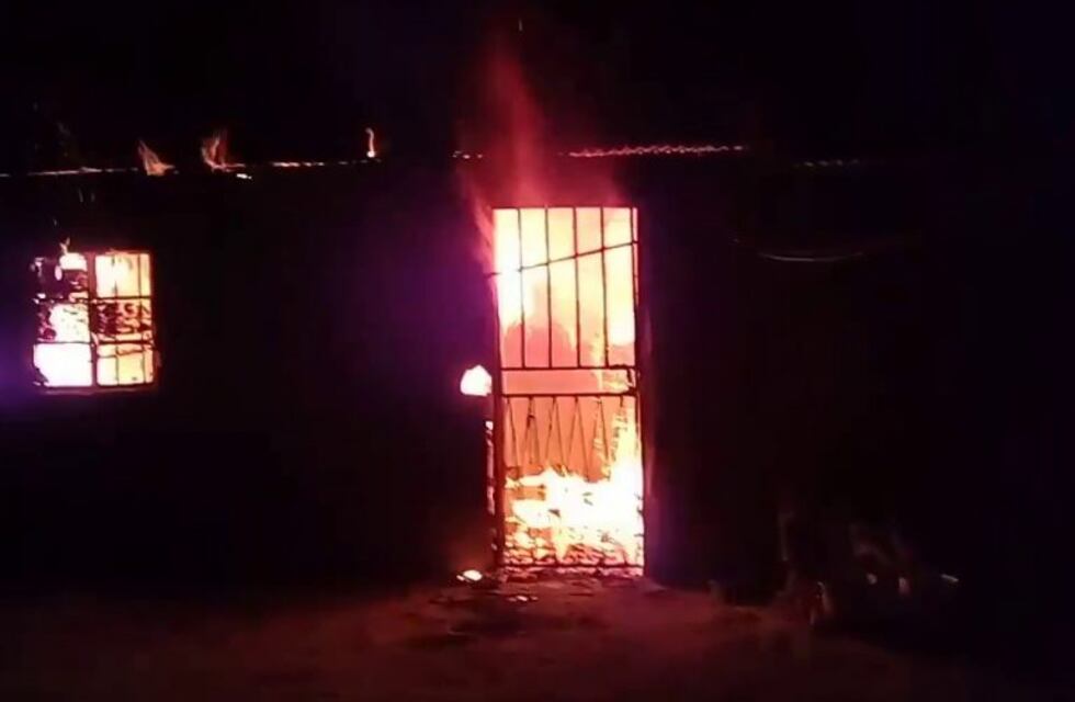 Una pelea en Alto Verde terminó con incendios y una joven apuñalada