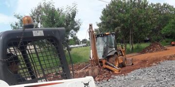 Posadas realiza el bacheo profundo de la Avenida 170 en el sur de Itaembé Miní\u002E (M\u002E de Posadas)