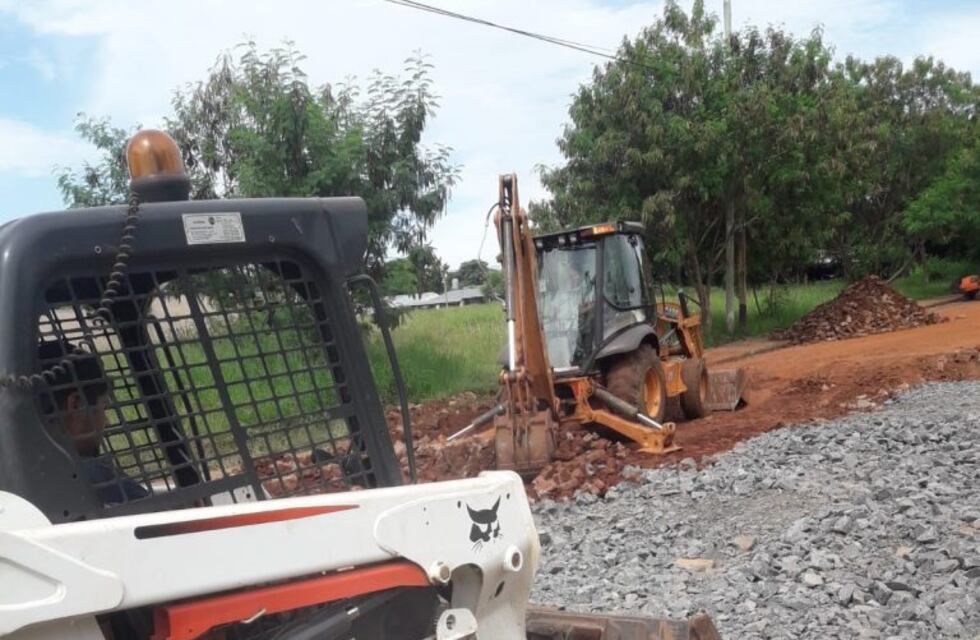 Bacheo en la Avenida 170 de Itaembé Miní por donde circulan ómnibus y otros vehículos pesados